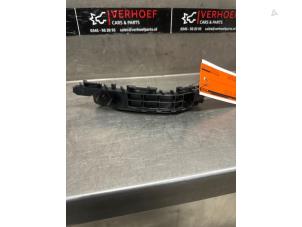 Gebruikte Bumpersteun links-voor Toyota Yaris IV (P21/PA1/PH1) 1.5 12V Hybrid 115 Prijs € 50,00 Margeregeling aangeboden door Verhoef Cars & Parts