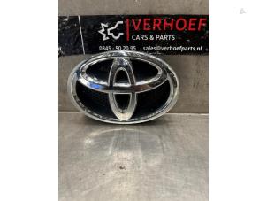 Gebruikte Embleem Toyota RAV4 (A4) 2.0 16V VVT-i 4x4 Prijs € 40,00 Margeregeling aangeboden door Verhoef Cars & Parts