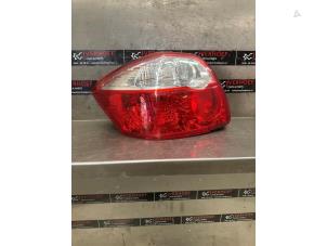 Gebruikte Achterlicht links Toyota Auris (E15) 1.6 Dual VVT-i 16V Prijs € 75,00 Margeregeling aangeboden door Verhoef Cars & Parts