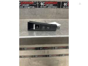 Gebruikte Handrem schakelaar Volkswagen Passat Variant (365) 1.6 TDI 16V Bluemotion Prijs € 20,00 Margeregeling aangeboden door Verhoef Cars & Parts