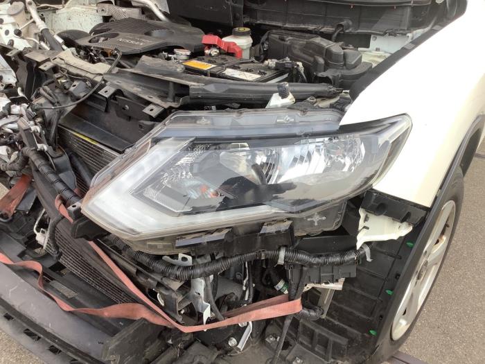 Linker Koplamp van een Nissan X-Trail (T32) 1.6 DIG-T 16V 2018