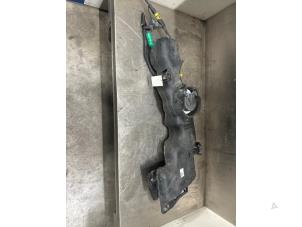 Gebruikte Tank adblue Toyota Hilux V/VI 2.4 D4D-F 16V 4x4 Prijs € 605,00 Inclusief btw aangeboden door Verhoef Cars & Parts