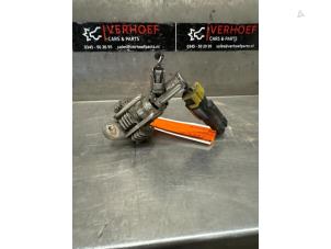 Gebruikte Injector adblue Toyota Hilux V/VI 2.4 D4D-F 16V 4x4 Prijs op aanvraag aangeboden door Verhoef Cars & Parts