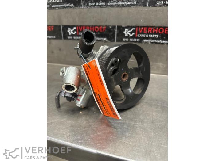 Gebruikte Servopomp Toyota Hilux V/VI 2.4 D4D-F 16V 4x4 Prijs op aanvraag aangeboden door Verhoef Cars & Parts