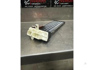 Gebruikte Kachel Verwarmingselement Toyota Hilux V/VI 2.4 D4D-F 16V 4x4 Prijs € 36,30 Inclusief btw aangeboden door Verhoef Cars & Parts