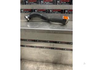Gebruikte Intercooler Buis Mercedes A (W176) 1.6 A-180 16V Prijs € 30,00 Margeregeling aangeboden door Verhoef Cars & Parts