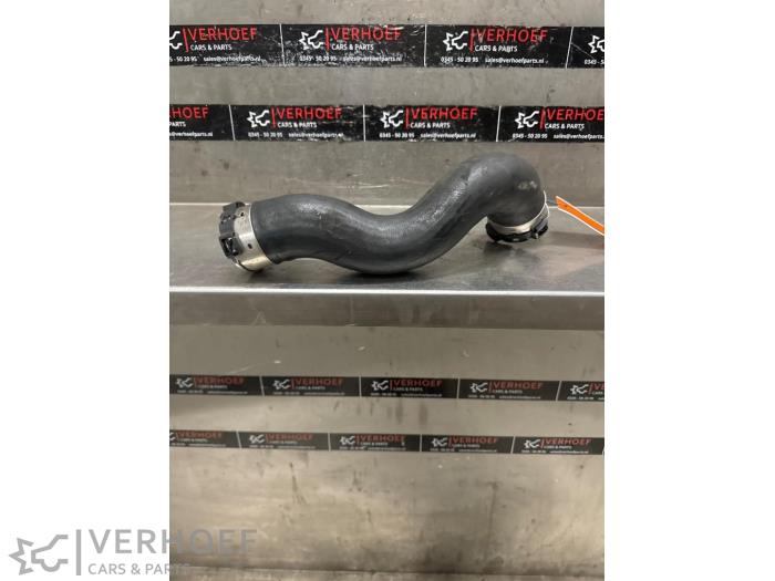 Gebruikte Intercooler Slang Mercedes A (W176) 1.6 A-180 16V Prijs € 20,00 Margeregeling aangeboden door Verhoef Cars & Parts