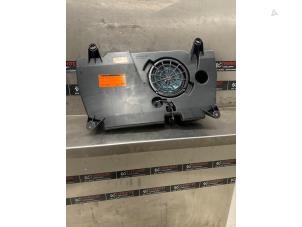 Gebruikte Subwoofer Mercedes A (W176) 1.6 A-180 16V Prijs € 125,00 Margeregeling aangeboden door Verhoef Cars & Parts