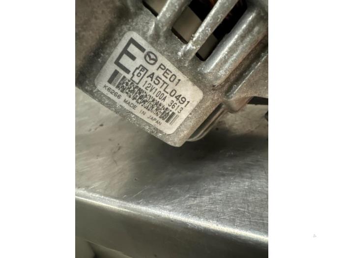 Dynamo van een Mazda CX-5 I (KE,GH) 2.0 SkyActiv-G 16V 2WD 2013