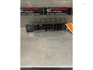 Gebruikte Bumpersteun links-achter Kia Venga 1.6 CVVT 16V Prijs op aanvraag aangeboden door Verhoef Cars & Parts