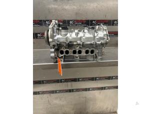 Gebruikte Cilinderkop Ford Focus 4 1.0 Ti-VCT EcoBoost 12V 100 Prijs € 575,00 Margeregeling aangeboden door Verhoef Cars & Parts