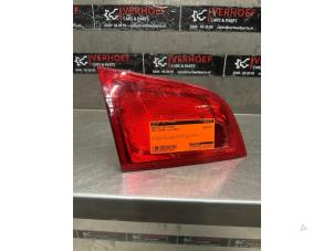 Gebruikte Achterlicht links Opel Astra J Sports Tourer (PD8/PE8/PF8) 1.4 Turbo 16V ecoFLEX 120 Prijs € 35,00 Margeregeling aangeboden door Verhoef Cars & Parts