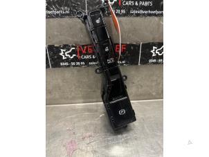 Gebruikte Handrem schakelaar Kia Niro II (SG2) e-Niro 64.8 kWh Prijs € 60,00 Margeregeling aangeboden door Verhoef Cars & Parts