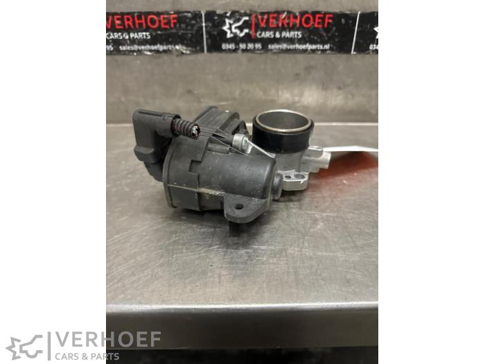 Gebruikte Gasklephuis Citroen C4 Cactus (0B/0P) 1.2 PureTech 82 12V Prijs € 40,00 Margeregeling aangeboden door Verhoef Cars & Parts