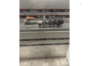 Gebruikte Schokdemperpoot rechts-voor Kia Rio IV (YB) 1.0i T-GDi 100 MHEV Prijs op aanvraag aangeboden door Verhoef Cars & Parts