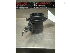 Gebruikte Luchthoeveelheidsmeter Kia Rio IV (YB) 1.0i T-GDi 100 MHEV Prijs € 35,00 Margeregeling aangeboden door Verhoef Cars & Parts