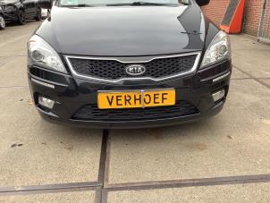 Gebruikte Voorbumper Kia Cee'd Sporty Wagon (EDF) 1.4 16V Prijs € 250,00 Margeregeling aangeboden door Verhoef Cars & Parts