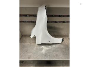 Gebruikte Voorscherm rechts BMW 2 serie Active Tourer (F45) 225xe iPerformance 1.5 TwinPower Turbo 12V Prijs € 200,00 Margeregeling aangeboden door Verhoef Cars & Parts