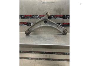 Gebruikte Draagarm links-voor Mitsubishi ASX 1.6 MIVEC 16V Prijs € 50,00 Margeregeling aangeboden door Verhoef Cars & Parts