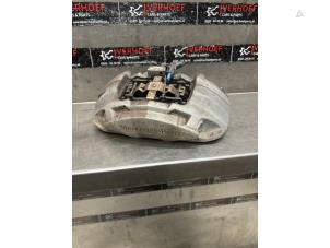 Gebruikte Remklauw (Tang) rechts-voor Mercedes C Estate (S205) C-220 CDI BlueTEC, C-220 d 2.2 16V Prijs € 100,00 Margeregeling aangeboden door Verhoef Cars & Parts