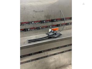 Gebruikte Hoedenplank Steun Mercedes C Estate (S205) C-220 CDI BlueTEC, C-220 d 2.2 16V Prijs € 50,00 Margeregeling aangeboden door Verhoef Cars & Parts