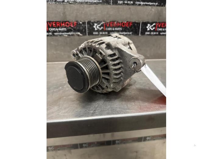 Dynamo van een Toyota Land Cruiser (J12) 3.0 D-4D 16V 2007