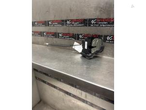 Gebruikte Deurslot Mechaniek 4Deurs links-achter Hyundai i20 (GBB) 1.0 T-GDI 100 12V Prijs op aanvraag aangeboden door Verhoef Cars & Parts
