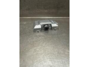 Gebruikte Camera voorzijde Kia Cee'd Sportswagon (JDC5) 1.6 GDI 16V Prijs € 125,00 Margeregeling aangeboden door Verhoef Cars & Parts