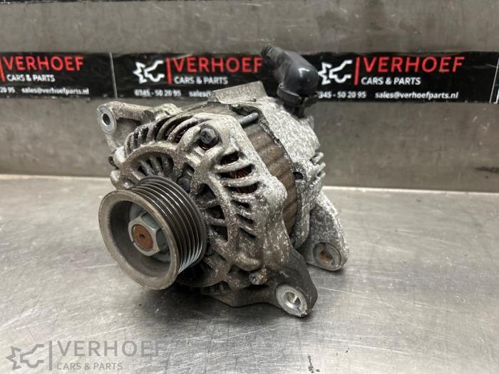 Gebruikte Dynamo Mitsubishi Space Star (A0) 1.0 12V Prijs € 40,00 Margeregeling aangeboden door Verhoef Cars & Parts
