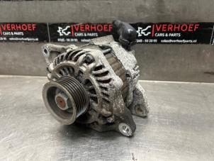 Gebruikte Alternator Mitsubishi Space Star (A0) 1.0 12V Prijs € 40,00 Margeregeling aangeboden door Verhoef Cars & Parts