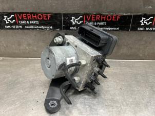 Gebruikte ABS Pomp Opel Karl 1.0 12V Prijs € 100,00 Margeregeling aangeboden door Verhoef Cars & Parts