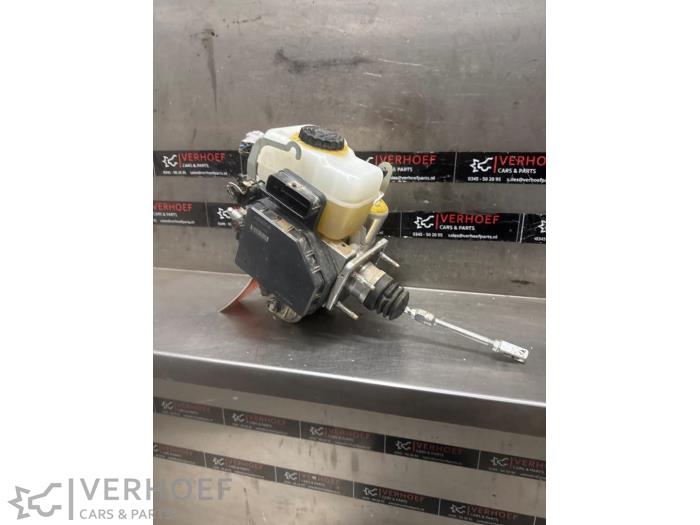 Gebruikte Rembooster Toyota Land Cruiser (J15) 2.8 D-4D 16V Euro 6 Prijs € 665,50 Inclusief btw aangeboden door Verhoef Cars & Parts