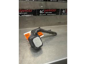 Gebruikte Bobine Mercedes E (W213) E-200 2.0 Turbo 16V Prijs € 20,00 Margeregeling aangeboden door Verhoef Cars & Parts