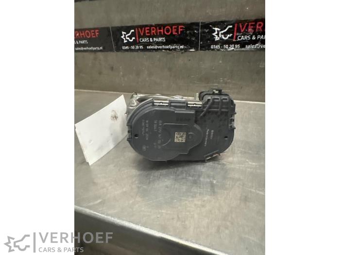 Gebruikte Gasklephuis Mercedes E (W213) E-200 2.0 Turbo 16V Prijs € 35,00 Margeregeling aangeboden door Verhoef Cars & Parts