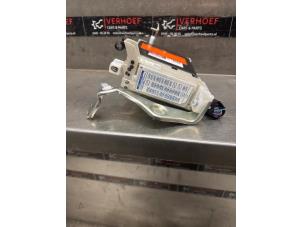 Gebruikte Zekeringkast Toyota Yaris III (P13) 1.5 16V Hybrid Prijs € 50,00 Margeregeling aangeboden door Verhoef Cars & Parts