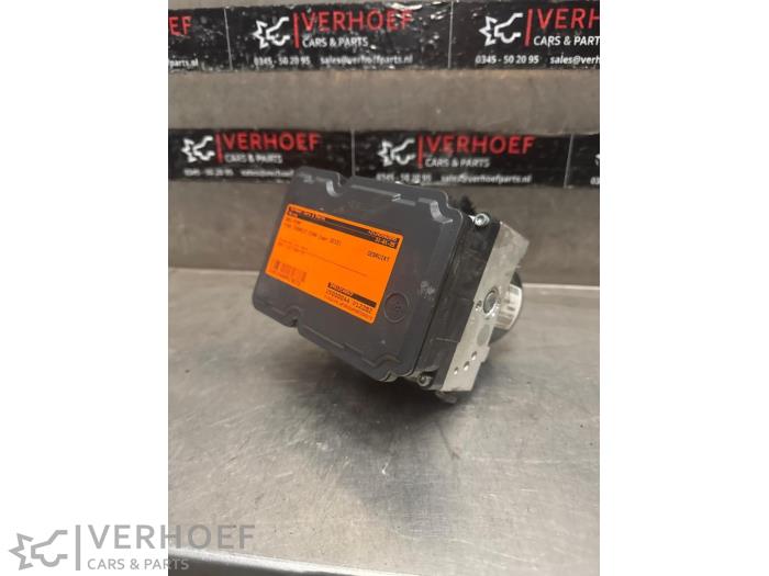 Gebruikte ABS Pomp Ford Transit Connect (PJ2) 1.6 TDCi 16V 75 Prijs € 181,50 Inclusief btw aangeboden door Verhoef Cars & Parts