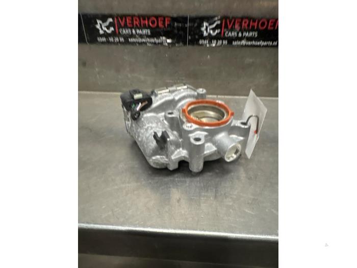 Gasklephuis van een Mercedes-Benz A Limousine (177.1) 1.3 A-200 Turbo 2019