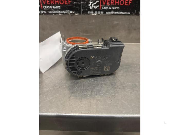 Gasklephuis van een Mercedes-Benz A Limousine (177.1) 1.3 A-200 Turbo 2019