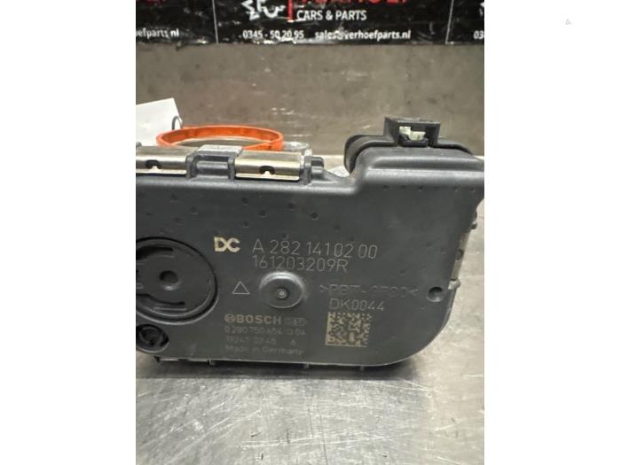 Gasklephuis van een Mercedes-Benz A Limousine (177.1) 1.3 A-200 Turbo 2019