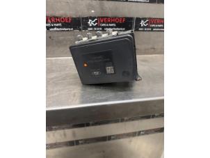 Gebruikte ABS Pomp Ford Fiesta 7 1.1 Ti-VCT 12V 85 Prijs € 250,00 Margeregeling aangeboden door Verhoef Cars & Parts