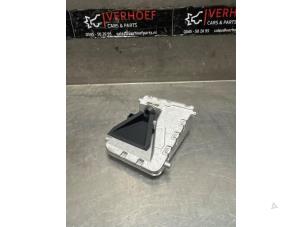 Gebruikte Camera voorzijde Mercedes C (W205) C-250 2.0 CGI 16V Prijs € 175,00 Margeregeling aangeboden door Verhoef Cars & Parts