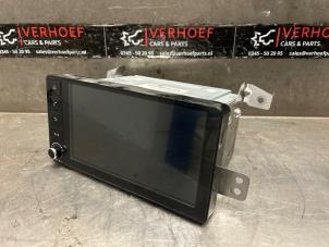 Gebruikte Display Multi Media regelunit Mitsubishi Space Star (A0) 1.2 12V Prijs € 250,00 Margeregeling aangeboden door Verhoef Cars & Parts