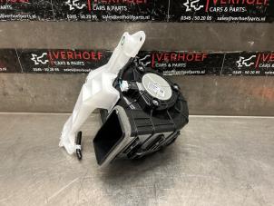 Gebruikte Accu ventilator Mazda 2 Hybrid 1.5 12V Prijs € 100,00 Margeregeling aangeboden door Verhoef Cars & Parts