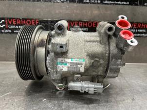 Gebruikte Pomp Airco Renault Twingo II (CN) 1.2 16V Prijs € 75,00 Margeregeling aangeboden door Verhoef Cars & Parts