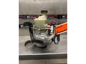 Gebruikte Stuurpomp Dacia Lodgy (JS) 1.2 TCE 16V Prijs op aanvraag aangeboden door Verhoef Cars & Parts