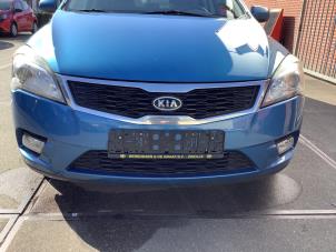 Gebruikte Voorbumper Kia Cee'd Sporty Wagon (EDF) 1.4 16V Prijs € 350,00 Margeregeling aangeboden door Verhoef Cars & Parts