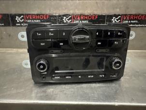 Gebruikte Radio Smart Forfour (453) 1.0 12V Prijs € 125,00 Margeregeling aangeboden door Verhoef Cars & Parts