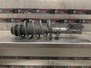 Gebruikte Schokdemperpoot rechts-voor Kia Rio IV (YB) 1.0i T-GDi 100 MHEV Prijs € 90,00 Margeregeling aangeboden door Verhoef Cars & Parts