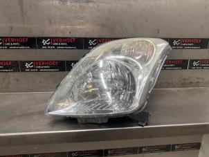 Gebruikte Koplamp links Suzuki Swift (ZA/ZC/ZD1/2/3/9) 1.6 Sport VVT 16V Prijs € 50,00 Margeregeling aangeboden door Verhoef Cars & Parts