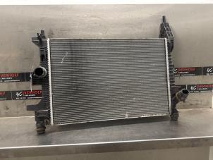 Gebruikte Radiateur Ford C-Max (DXA) 1.0 Ti-VCT EcoBoost 12V 125 Prijs € 45,00 Margeregeling aangeboden door Verhoef Cars & Parts